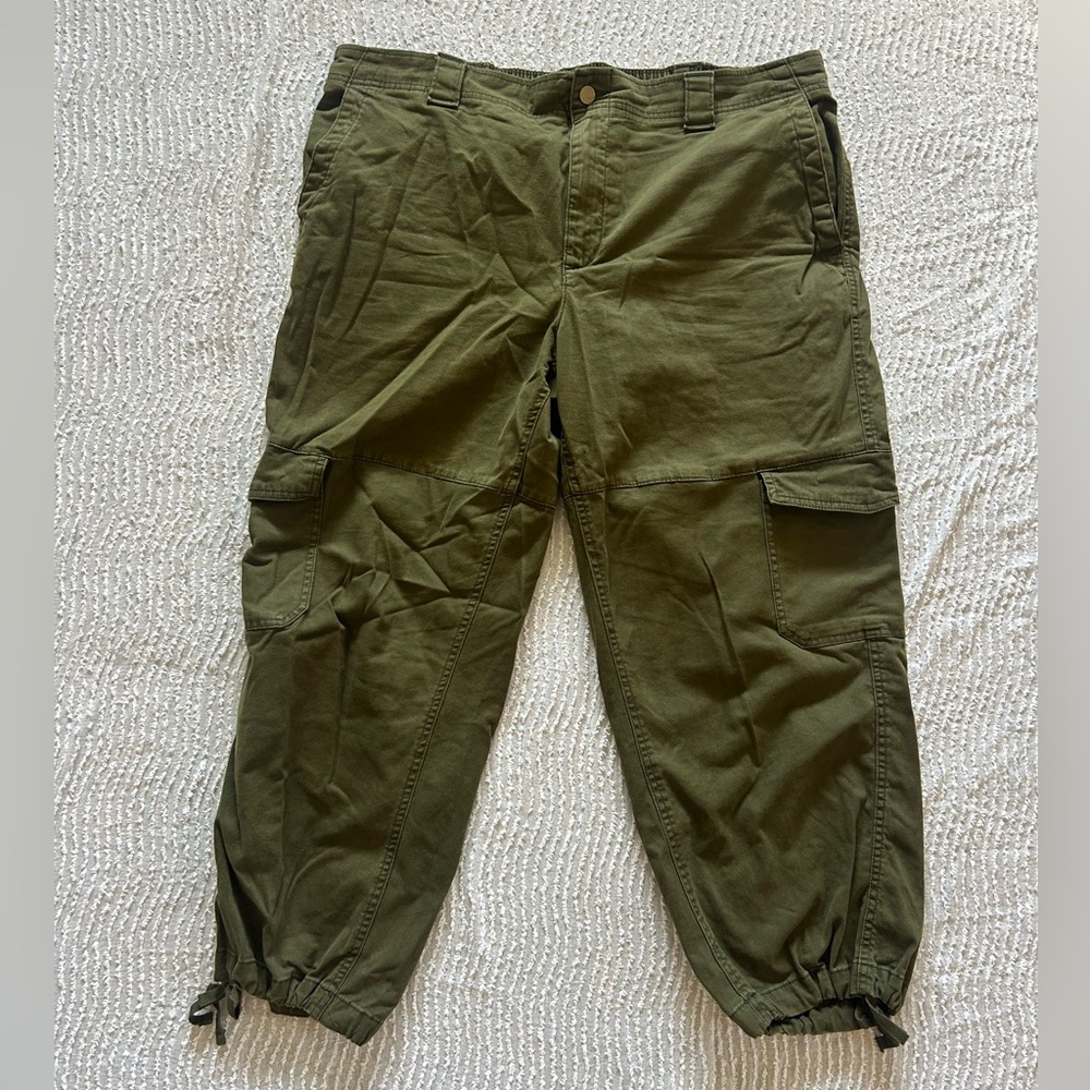 Old Navy Cargo Pants Size XL Stretchy Green Crop Capris Tapered Leg
